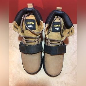 Cougar Paws size 9
